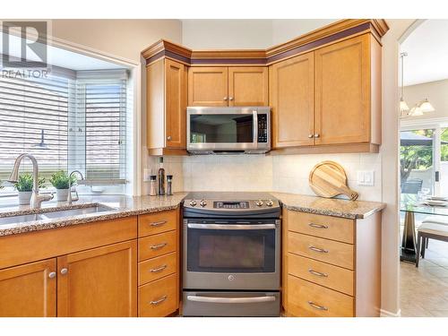 4520 Gallaghers Lookout Unit# 6, Kelowna, BC - Indoor Photo Showing Kitchen