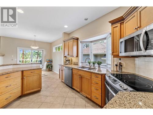 4520 Gallaghers Lookout Unit# 6, Kelowna, BC - Indoor Photo Showing Kitchen With Double Sink