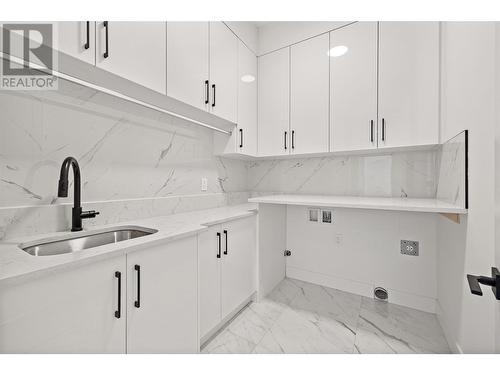 2507 Pinnacle Ridge Drive, West Kelowna, BC - Indoor Photo Showing Kitchen