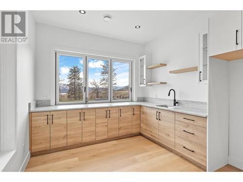 2507 Pinnacle Ridge Drive, West Kelowna, BC - Indoor Photo Showing Kitchen