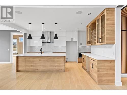 2507 Pinnacle Ridge Drive, West Kelowna, BC - Indoor Photo Showing Kitchen With Upgraded Kitchen