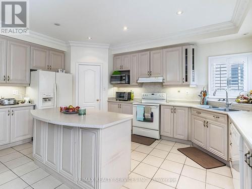 44 Trailhead Crescent, Brampton (Sandringham-Wellington), ON - Indoor Photo Showing Kitchen With Double Sink