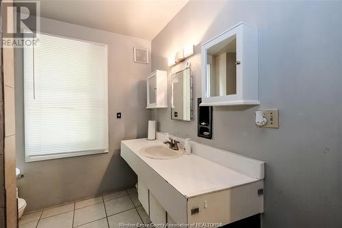 518 Randolph Avenue, Windsor, ON - Indoor Photo Showing Bathroom