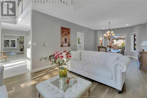 3928 Sixth Concession Road, Windsor, ON - Indoor Photo Showing Living Room