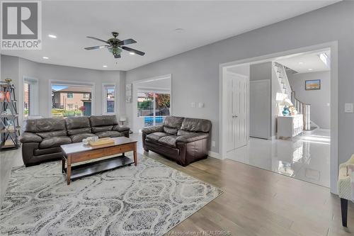 3928 Sixth Concession Road, Windsor, ON - Indoor Photo Showing Living Room