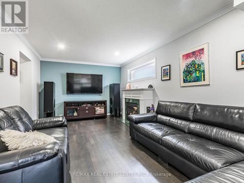 5599 Brenchley Avenue, Mississauga (East Credit), ON - Indoor Photo Showing Living Room