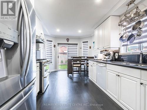 5599 Brenchley Avenue, Mississauga (East Credit), ON - Indoor Photo Showing Kitchen With Double Sink