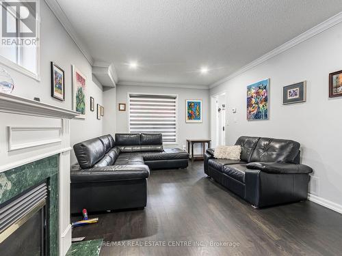 5599 Brenchley Avenue, Mississauga (East Credit), ON - Indoor Photo Showing Living Room