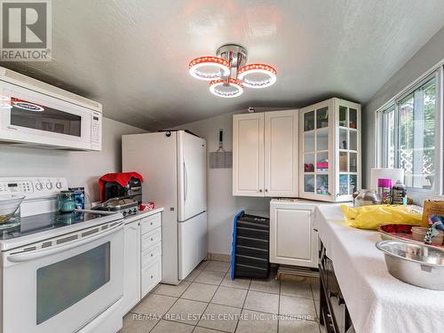 5599 Brenchley Avenue, Mississauga (East Credit), ON - Indoor Photo Showing Kitchen