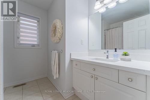 725 Switzer Crescent, Milton (Coates), ON - Indoor Photo Showing Bathroom