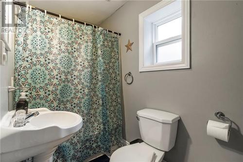 176 La Vallee, Memramcook, NB - Indoor Photo Showing Bathroom