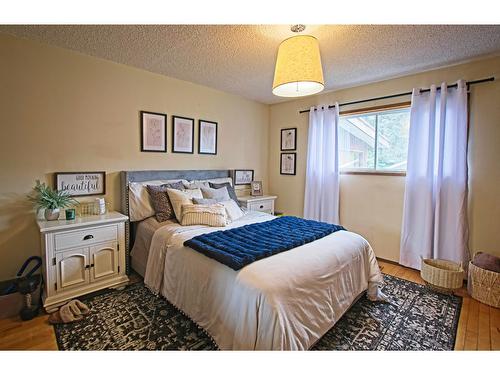 520 10Th Avenue, Castlegar, BC - Indoor Photo Showing Bedroom