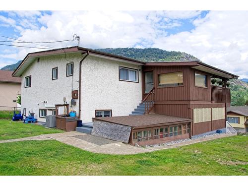 520 10Th Avenue, Castlegar, BC - Outdoor With Exterior