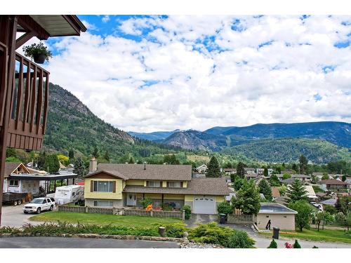 520 10Th Avenue, Castlegar, BC - Outdoor With View