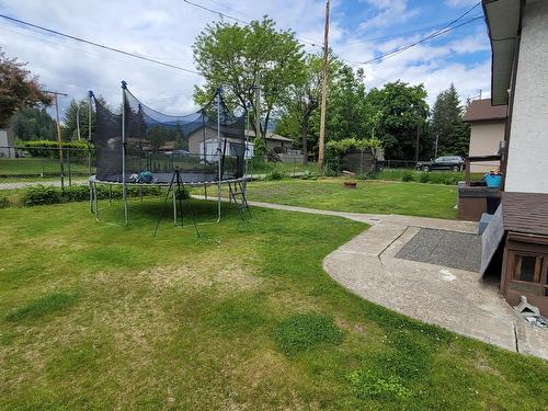 520 10Th Avenue, Castlegar, BC - Outdoor