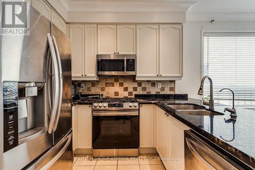 180 Worthington Avenue, Richmond Hill (Oak Ridges Lake Wilcox), ON - Indoor Photo Showing Kitchen With Double Sink