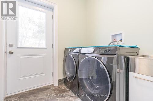 24 Rue Helene, Tiny (Lafontaine), ON - Indoor Photo Showing Laundry Room