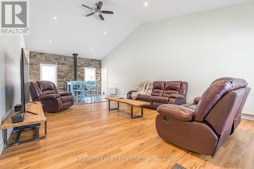 24 Rue Helene, Tiny (Lafontaine), ON - Indoor Photo Showing Living Room