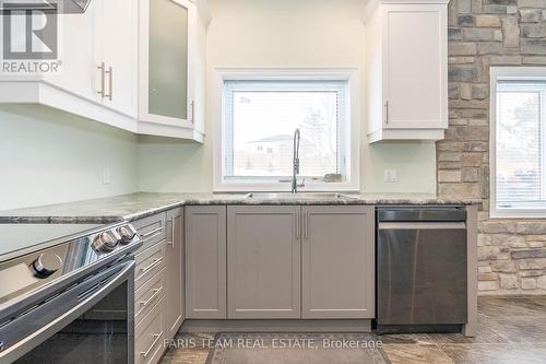 24 Rue Helene, Tiny (Lafontaine), ON - Indoor Photo Showing Kitchen