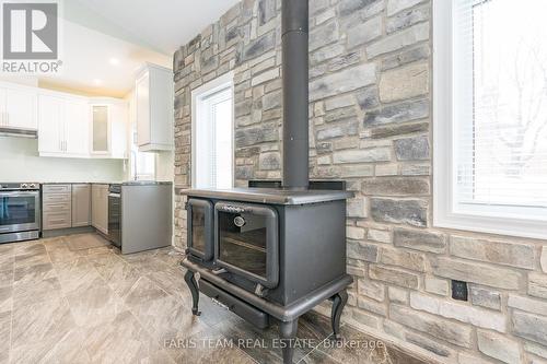 24 Rue Helene, Tiny (Lafontaine), ON - Indoor Photo Showing Kitchen