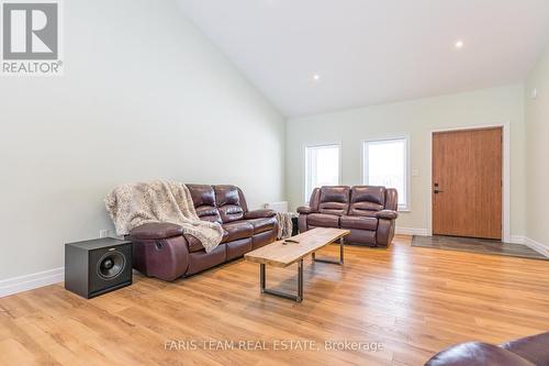 24 Rue Helene, Tiny (Lafontaine), ON - Indoor Photo Showing Living Room