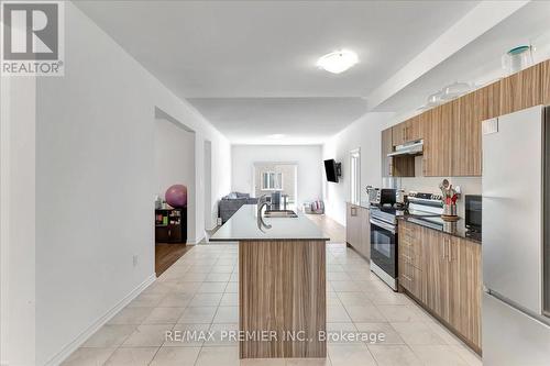 56 Harvest Crescent, Barrie, ON - Indoor Photo Showing Kitchen