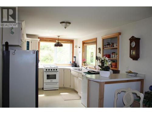 1598 Quast Road, Seymour Arm, BC - Indoor Photo Showing Kitchen