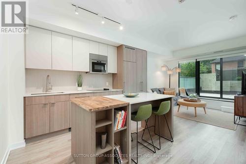 318 - 840 St Clair Avenue W, Toronto (Oakwood Village), ON - Indoor Photo Showing Kitchen