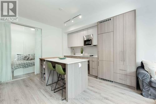 318 - 840 St Clair Avenue W, Toronto (Oakwood Village), ON - Indoor Photo Showing Kitchen