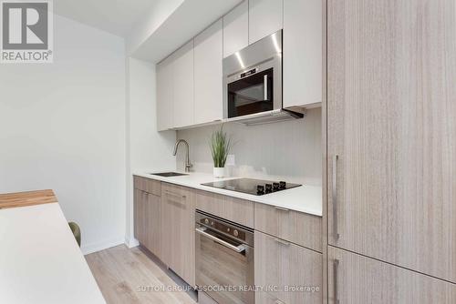 318 - 840 St Clair Avenue W, Toronto (Oakwood Village), ON - Indoor Photo Showing Kitchen