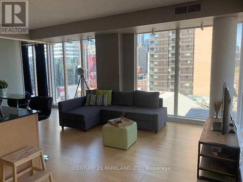 #1101 - 220 Victoria Street, Toronto (Church-Yonge Corridor), ON - Indoor Photo Showing Living Room