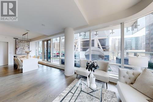 520 - 1 Bloor Street, Toronto C08, ON - Indoor Photo Showing Living Room