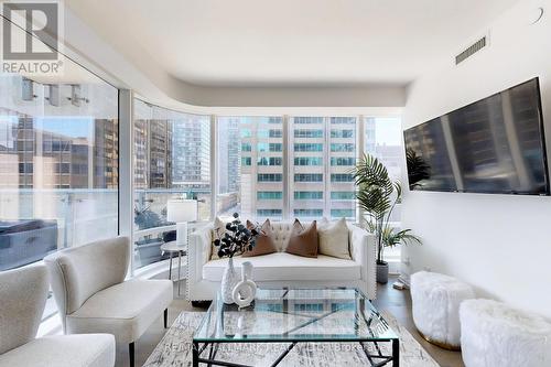 520 - 1 Bloor Street, Toronto C08, ON - Indoor Photo Showing Living Room