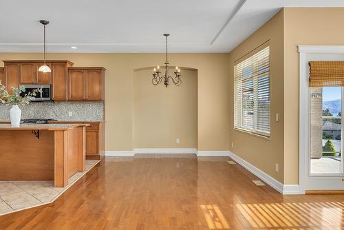 1592 Merlot Drive, West Kelowna, BC - Indoor Photo Showing Kitchen