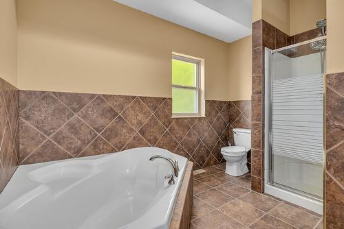 1592 Merlot Drive, West Kelowna, BC - Indoor Photo Showing Bathroom