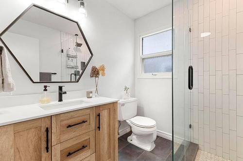 795 Copeland Place, Kelowna, BC - Indoor Photo Showing Bathroom