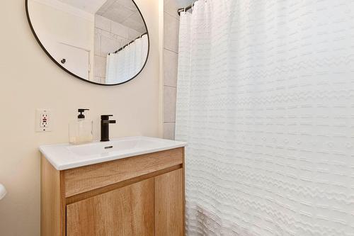 795 Copeland Place, Kelowna, BC - Indoor Photo Showing Bathroom