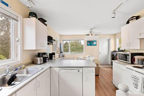 795 Copeland Place, Kelowna, BC - Indoor Photo Showing Kitchen With Double Sink