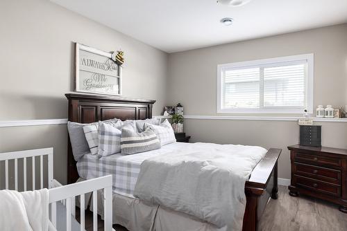 12870 Cliffshore Drive, Lake Country, BC - Indoor Photo Showing Bedroom