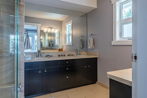 11888 Lambert Drive, Coldstream, BC - Indoor Photo Showing Bathroom