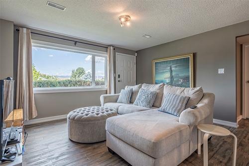 11888 Lambert Drive, Coldstream, BC - Indoor Photo Showing Bedroom