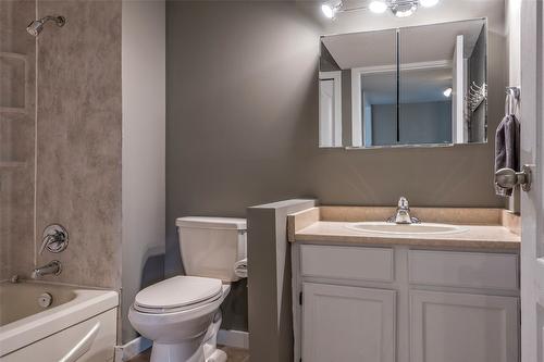 11888 Lambert Drive, Coldstream, BC - Indoor Photo Showing Bathroom