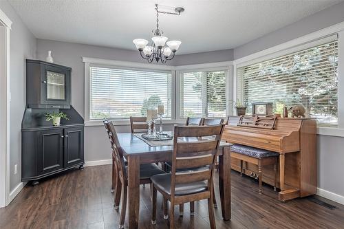 11888 Lambert Drive, Coldstream, BC - Indoor Photo Showing Dining Room