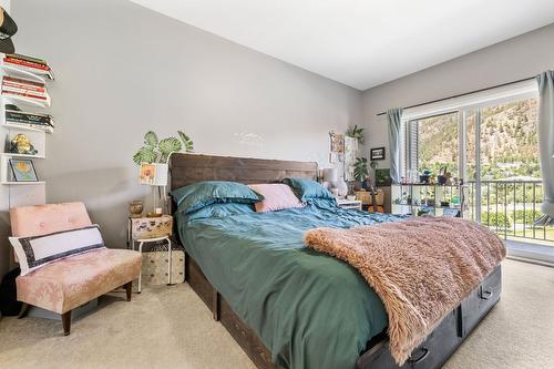 204-2523 Shannon View Drive, West Kelowna, BC - Indoor Photo Showing Bedroom