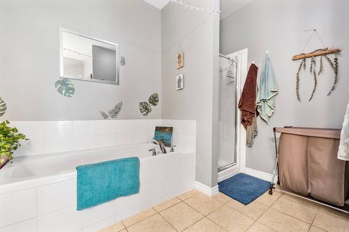 204-2523 Shannon View Drive, West Kelowna, BC - Indoor Photo Showing Bathroom