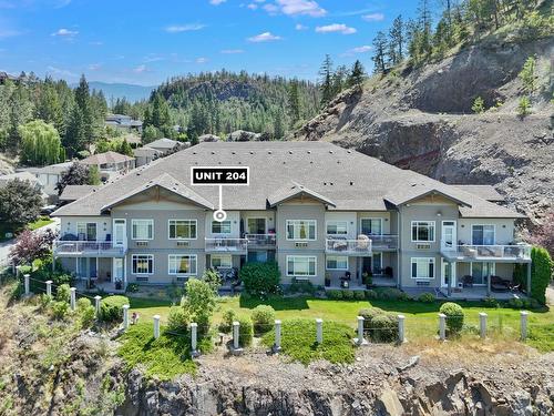 204-2523 Shannon View Drive, West Kelowna, BC - Outdoor