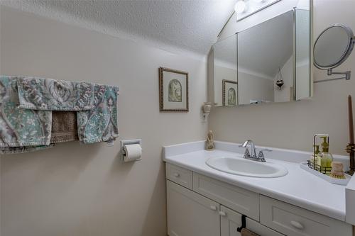 1845 Cardinal Creek Road, Kelowna, BC - Indoor Photo Showing Bathroom