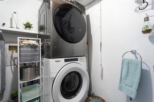 1845 Cardinal Creek Road, Kelowna, BC - Indoor Photo Showing Laundry Room