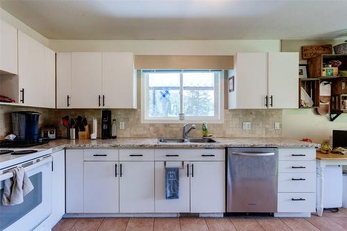 1845 Cardinal Creek Road, Kelowna, BC - Indoor Photo Showing Kitchen With Double Sink