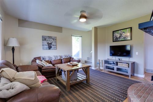 1845 Cardinal Creek Road, Kelowna, BC - Indoor Photo Showing Living Room